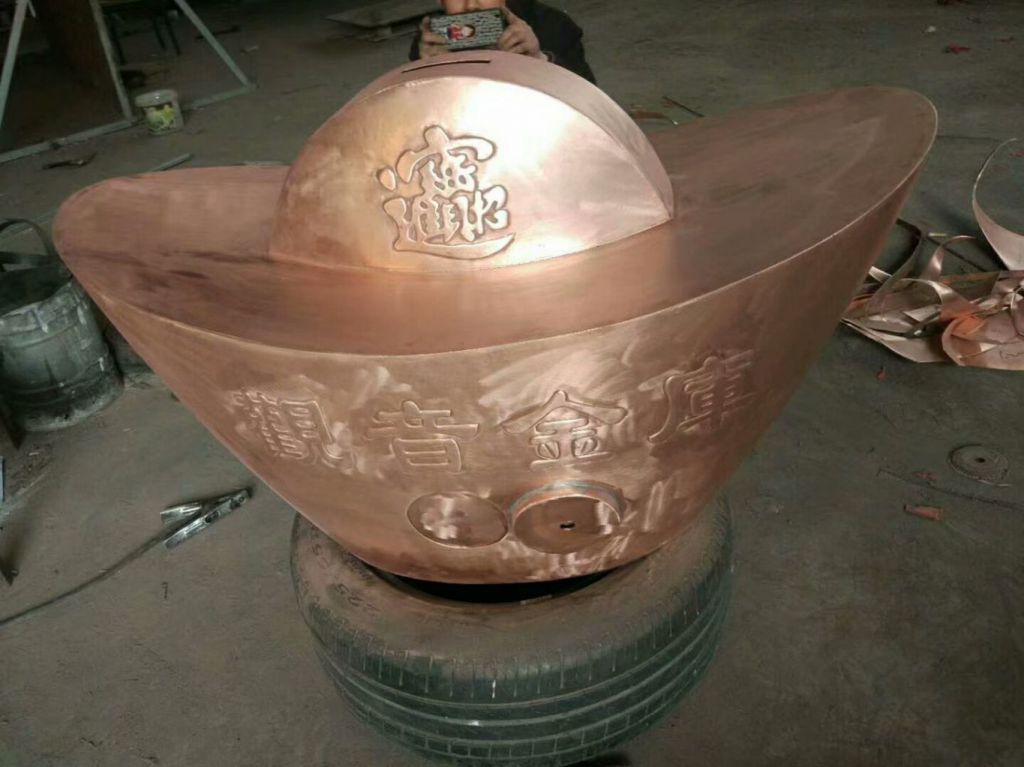 金元寶銅雕塑廠家，鑄銅金元寶雕塑制作公司