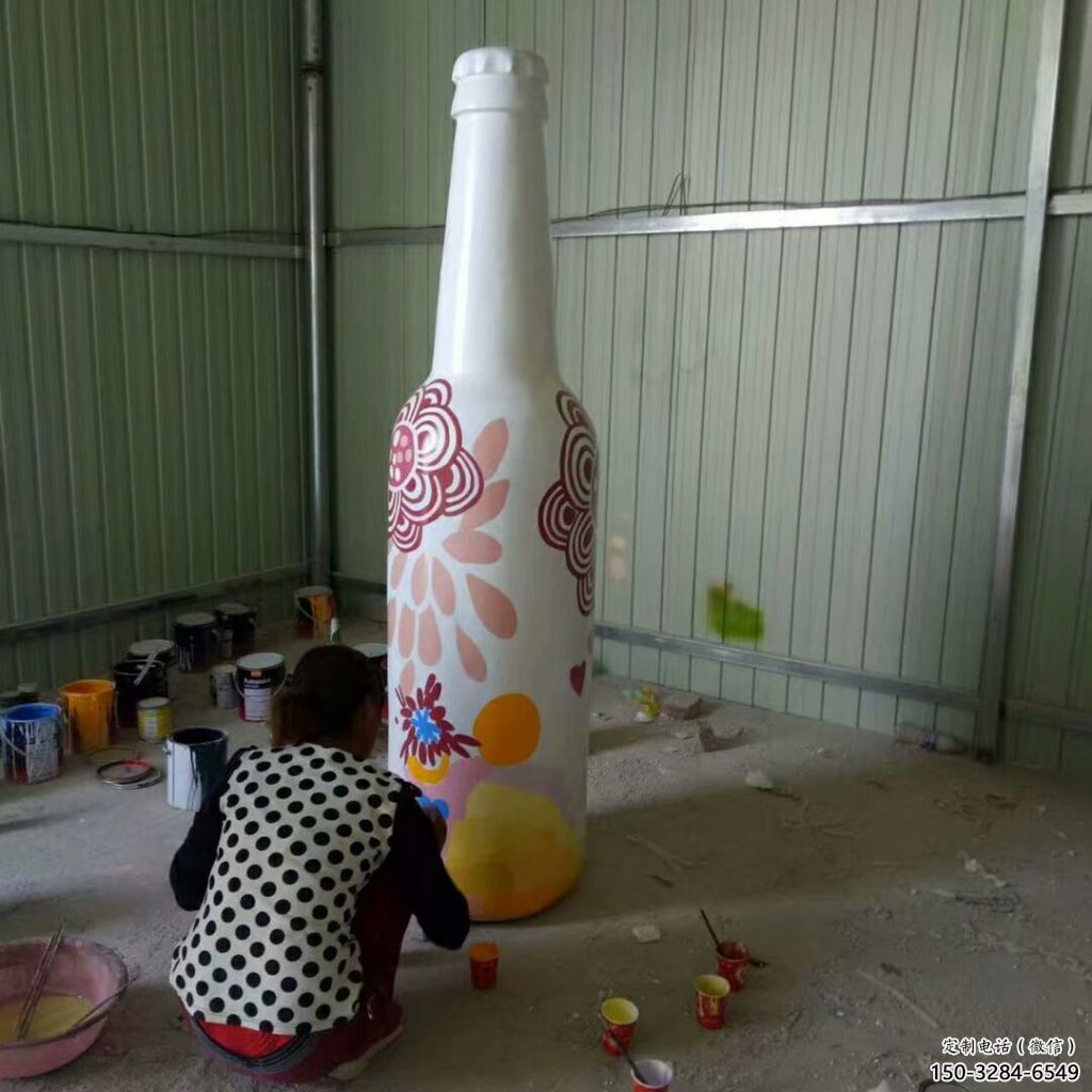 酒瓶彩繪雕塑，公園小區擺件，玻璃鋼噴漆工藝