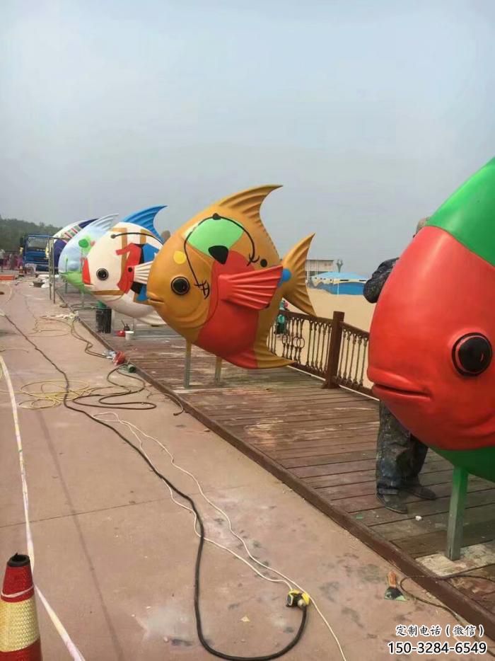 玻璃鋼仿真金魚(yú)雕塑 酒店公園雕塑 風(fēng)景區(qū)擺件 玻璃鋼仿真金魚(yú)雕塑 酒店公園雕塑 風(fēng)景區(qū)擺件