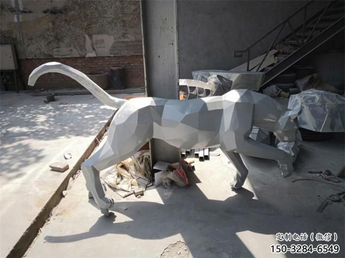 售樓部獵豹雕塑,噴砂發光雕塑,彩繪題材 售樓部獵豹雕塑,噴砂發光雕塑,彩繪題材