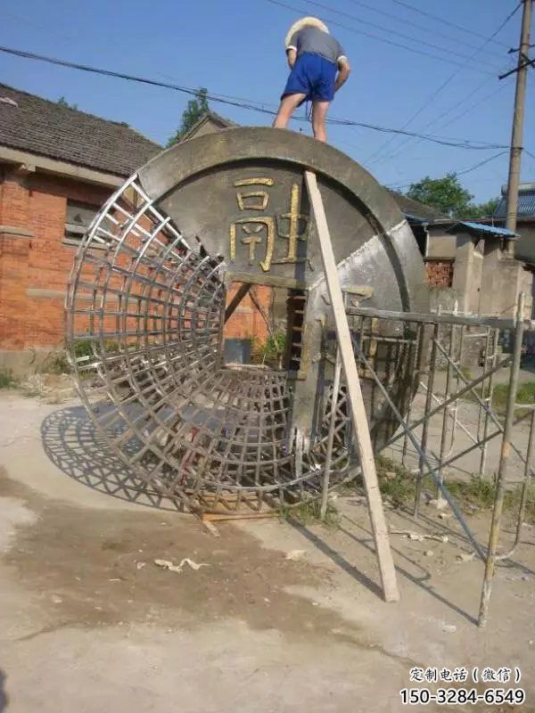 售樓部銅錢雕塑，噴砂發(fā)光雕塑，烤漆題材