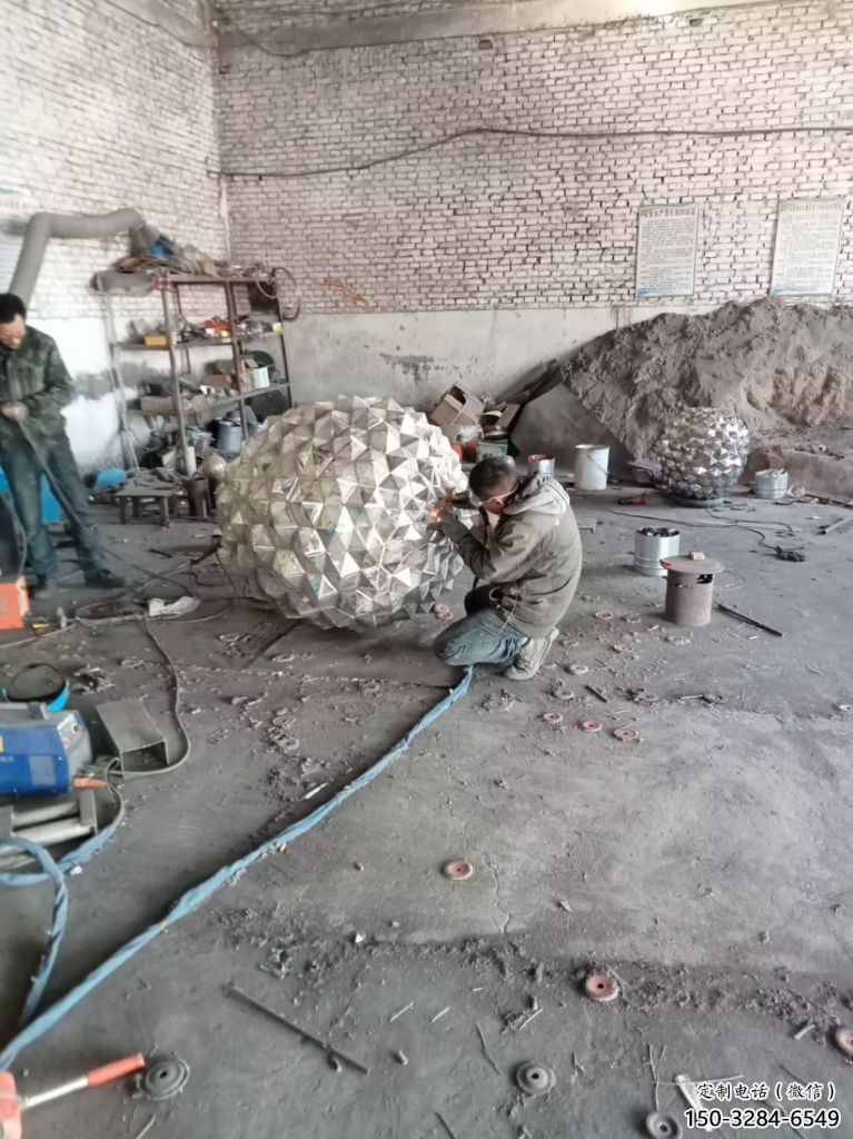 街頭松塔雕塑廠家 大型別墅區(qū)雕塑 鋼管松果造型 街頭松塔雕塑廠家 大型別墅區(qū)雕塑 鋼管松果造型