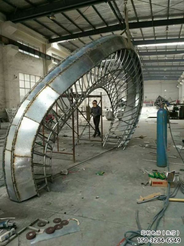 鏤空半圓門頭雕塑,不銹鋼結(jié)構(gòu)大門雕塑制作 鏤空半圓門頭雕塑,不銹鋼結(jié)構(gòu)大門雕塑制作