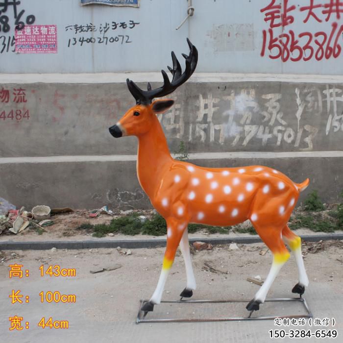 小鹿仿真雕塑，動物美陳小品，玻璃鋼彩繪動物雕塑廠家