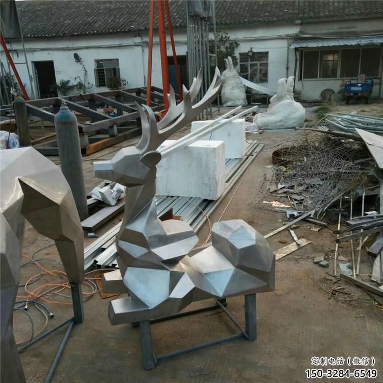 公園小鹿雕塑定做，小區擺件，鏡面切面小鹿雕塑制作
