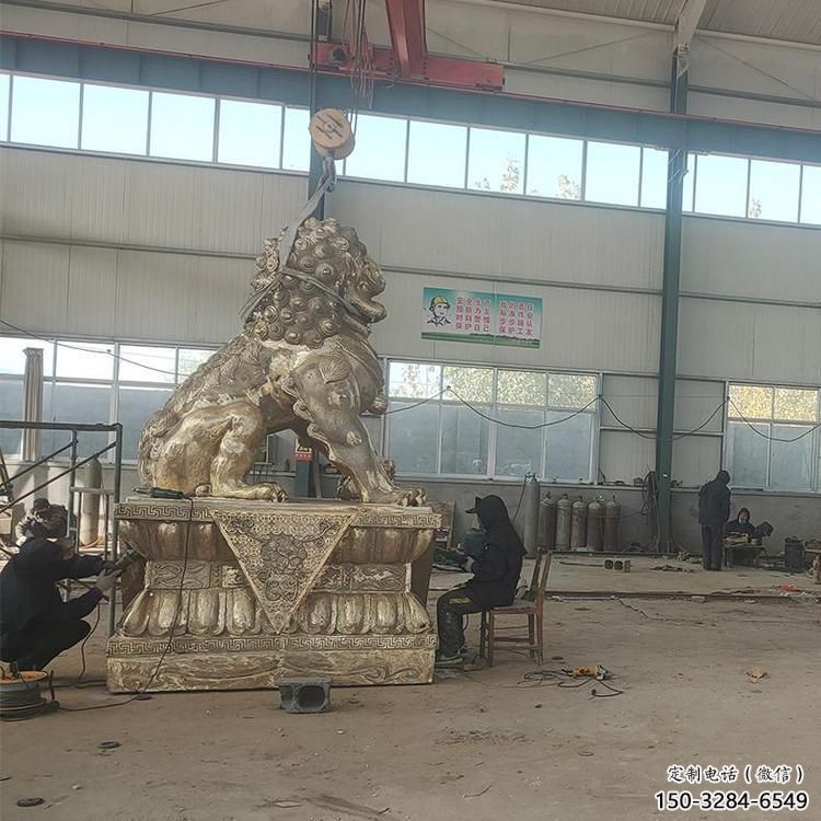 大型獅子雕塑展品，鑄銅制作，金屬蹲獅雕塑精品