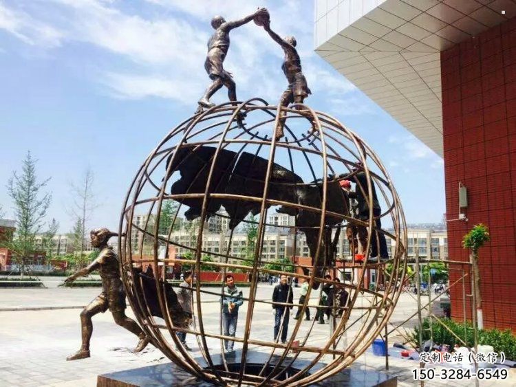 地球儀雕塑供應，地標擺件，地球儀人物雕塑制造廠家