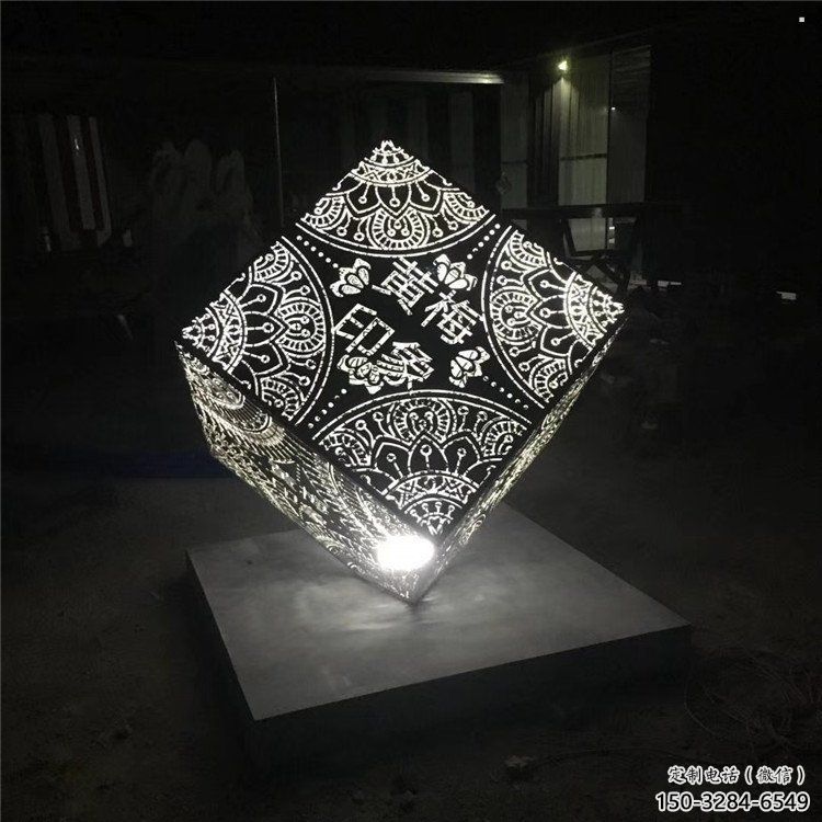 魔方雕塑定做，公園小品，燈光魔方雕塑點擊