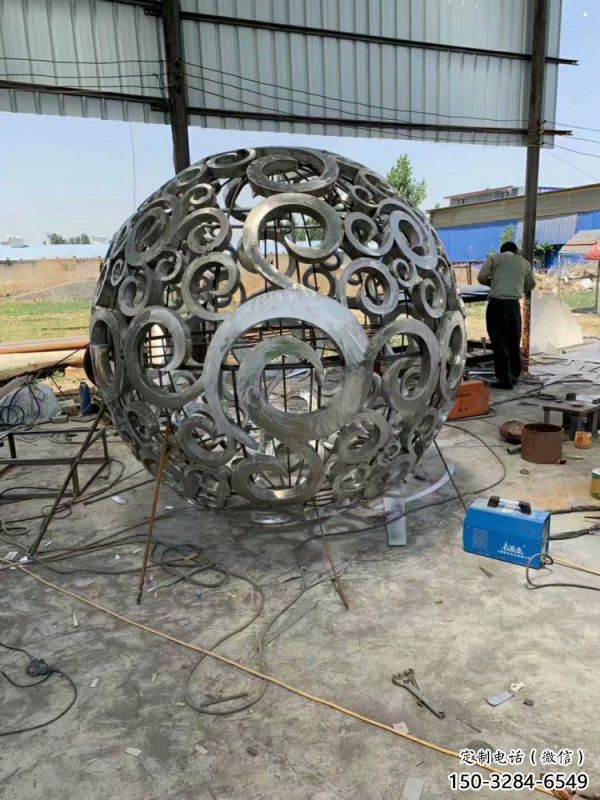 燈光球雕塑優選，陸地擺件，不銹鋼燈光球雕塑制作廠家