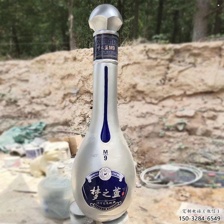 洋酒瓶雕塑訂做，街景小品，景觀玻璃鋼洋酒瓶雕塑制作