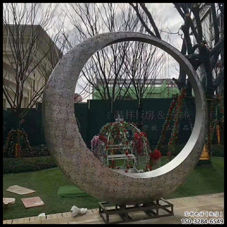 月牙雕塑工廠優選，城市裝飾，景觀鏤空月牙雕塑供給