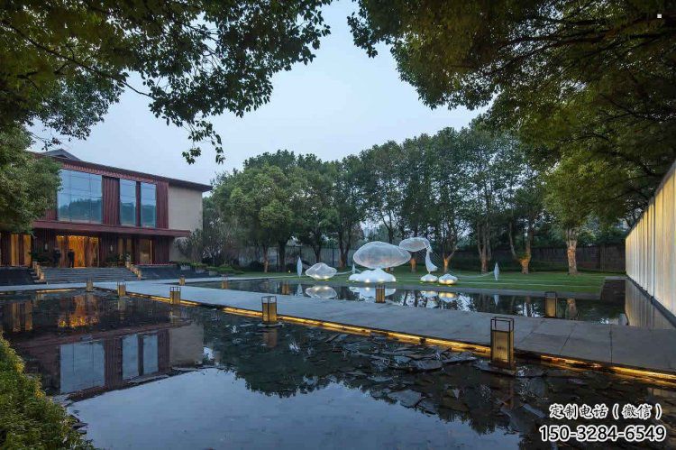 云朵雕塑供應(yīng)，美陳雕塑，鏤空云朵雕塑廠家供求