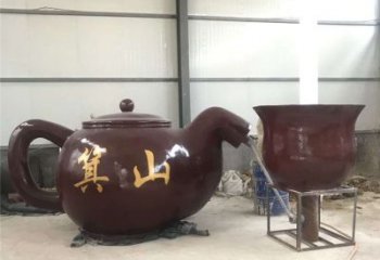 伊犁商業街酒壺雕塑