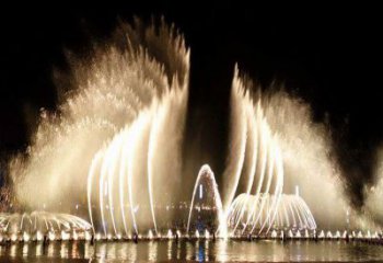 保山水景程控噴泉雕塑，高噴循環(huán)噴水方式設(shè)計制作